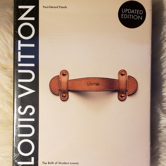 Louis Vuitton Birth of Modern Luxury Coffee Book - Picture 7 of 9